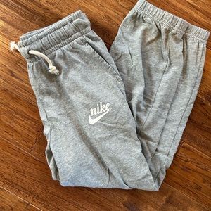 Women’s Nike cropped sweatpants